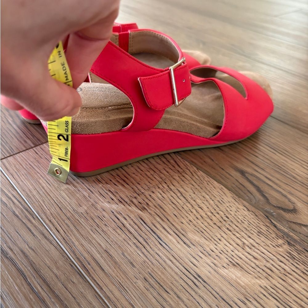 Giani Bernini women's coral hot pink memory foam 'Belinaa' wedge sandals sz 9.5 - Picture 7 of 8